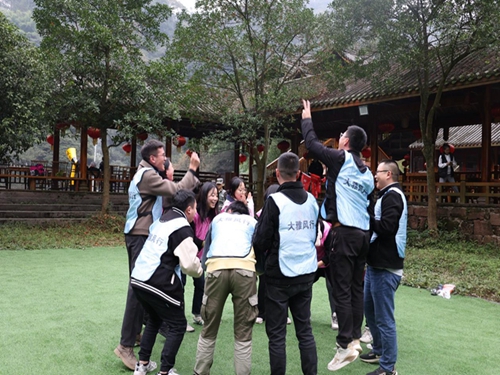 �����l(f��)չ��˾�����ľ������F(tu��n)�Y(ji��)�^���������l(f��)չ��˾�_չ����(hu��)���(d��ng)